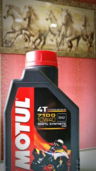 motul-4t-synthetic-oil