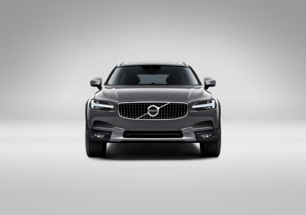 New Volvo V90 Cross Country Studio