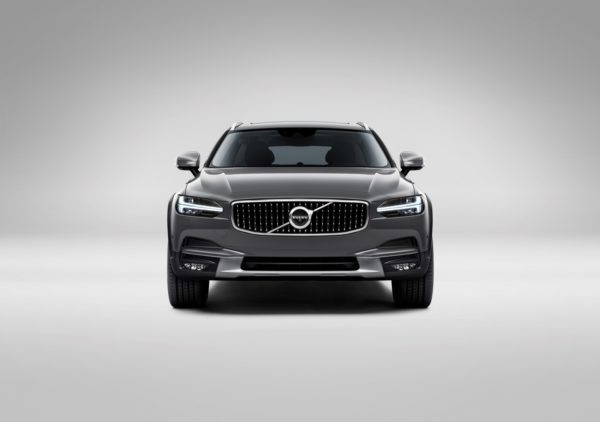 New Volvo V90 Cross Country Studio