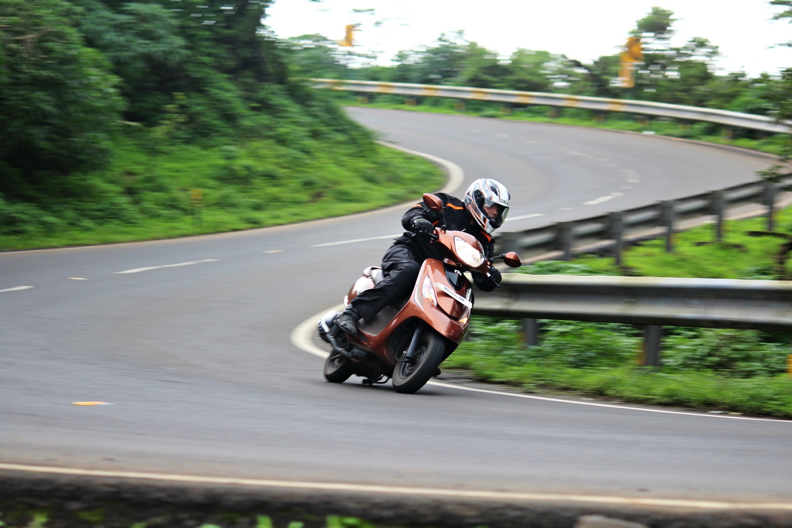 TVS Road Trip - Scooty Images (2)