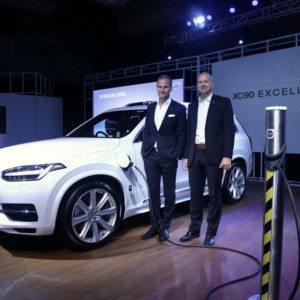 Tom von Bonsdorff MD Volvo Auto India L with Stephan Green Director Sales Marketing and PR Volvo Cars Special Products R at XC T Excellence Launch