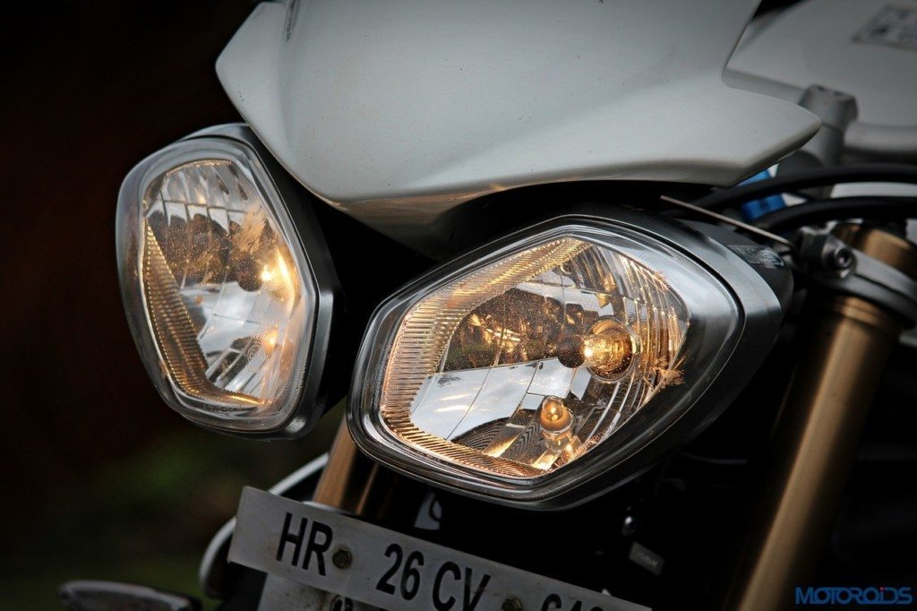 Triumph Speed Triple 1050 headlamp (1)