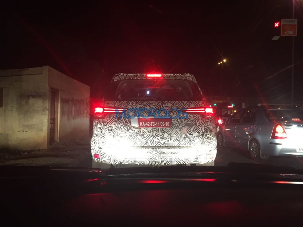 2016-toyota-fortuner-spyshots-3