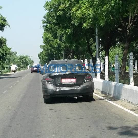 2017-maruti-suzuki-swift-dzire-spied-2