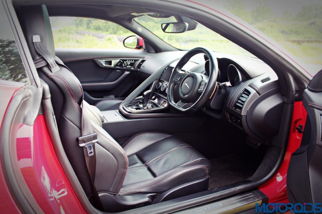 jaguar-f-type-r-coupe-cockpit-1