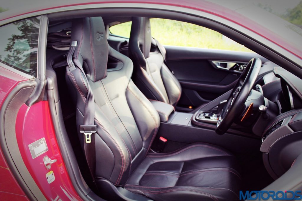 jaguar-f-type-r-coupe-cockpit-2