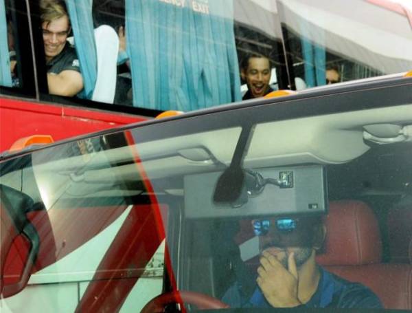 MS Dhoni Hummer H