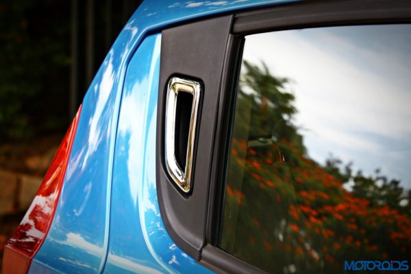 mahindra-e2o-plus-door-mounted-handle-new-kink