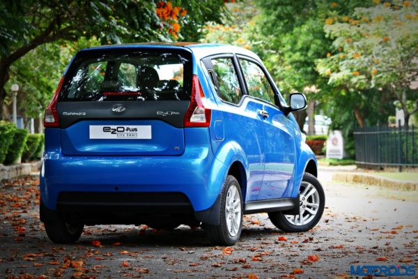 mahindra-e2o-plus-leg-room-knee-room-2