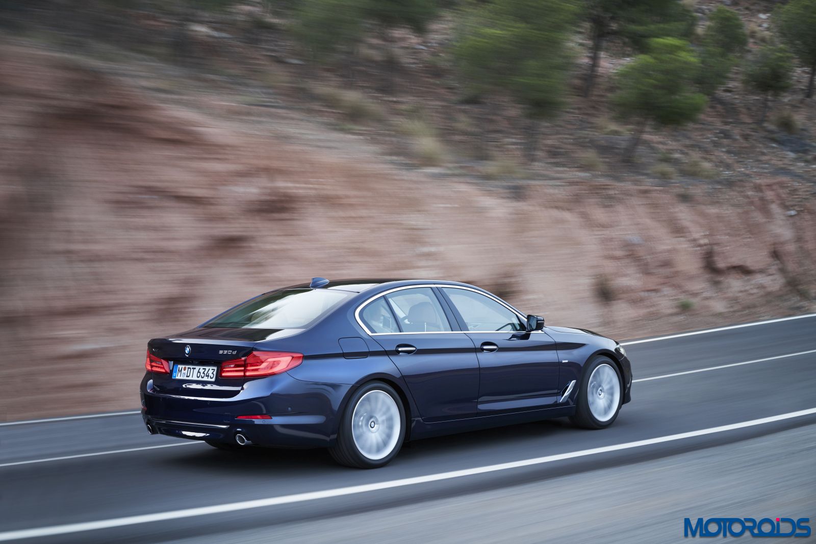 new-bmw-5-series-luxury-line-37