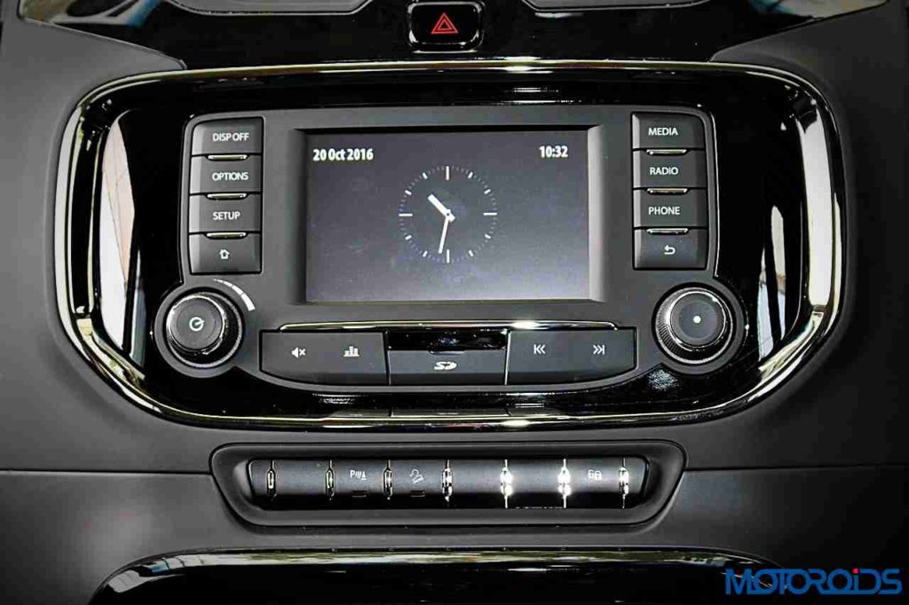 tata-hexa-centre-console-2