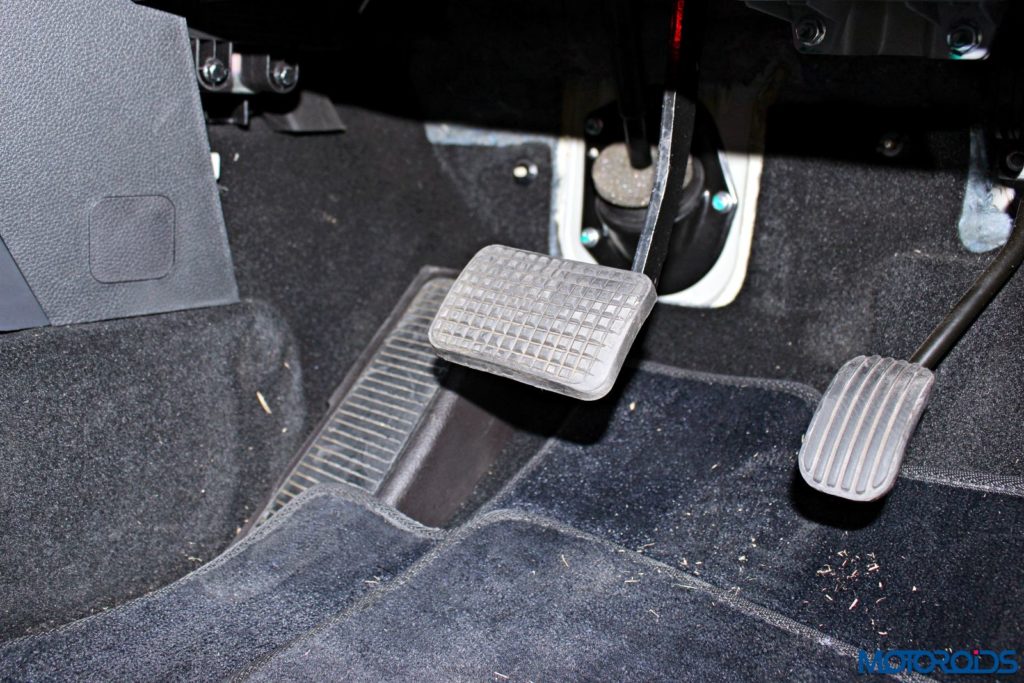 tata-hexa-footwell