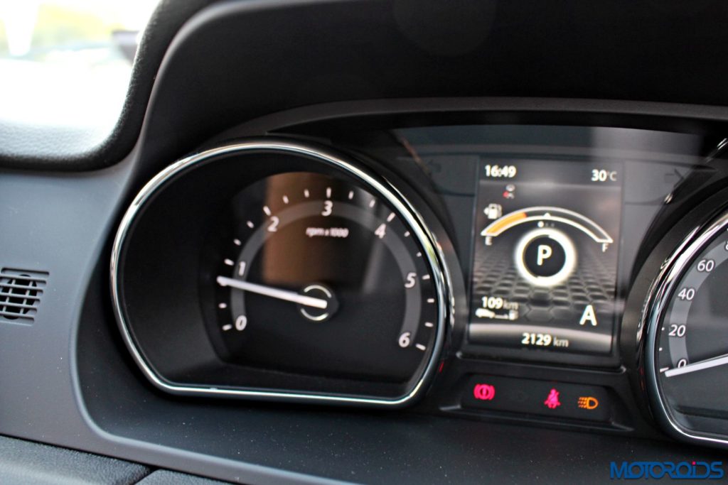 tata-hexa-instrument-cluster-1