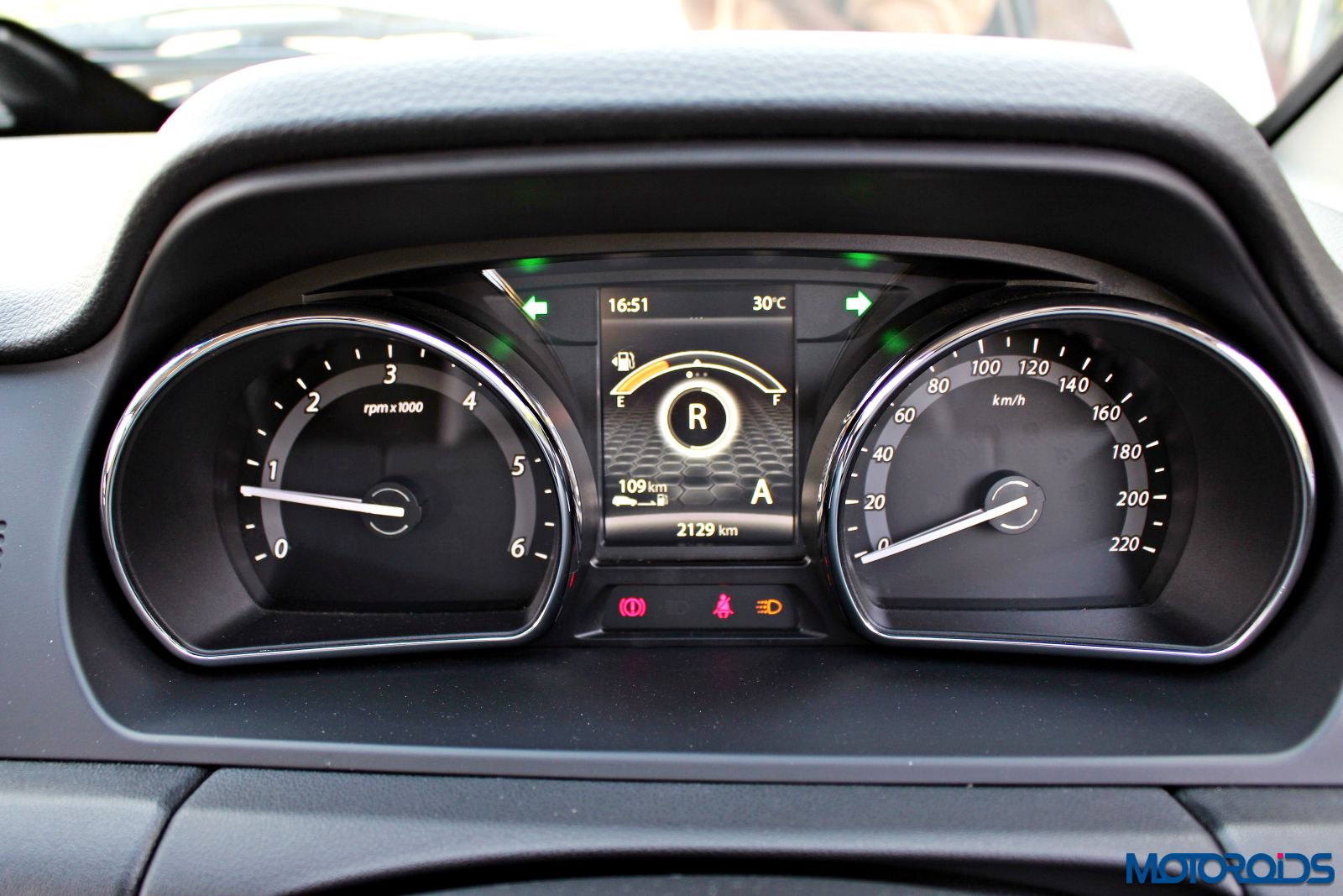 tata-hexa-instrument-cluster-2