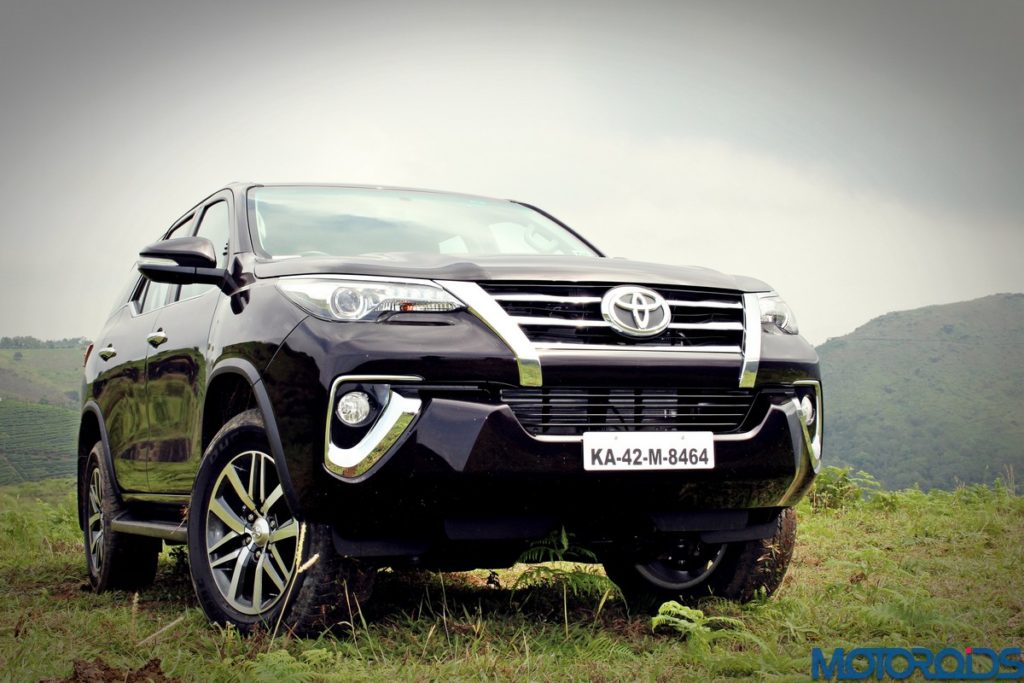 2016-toyota-fortuner-11