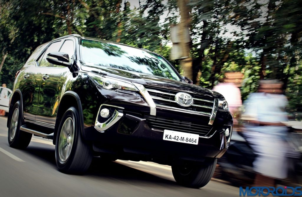 2016-toyota-fortuner-3