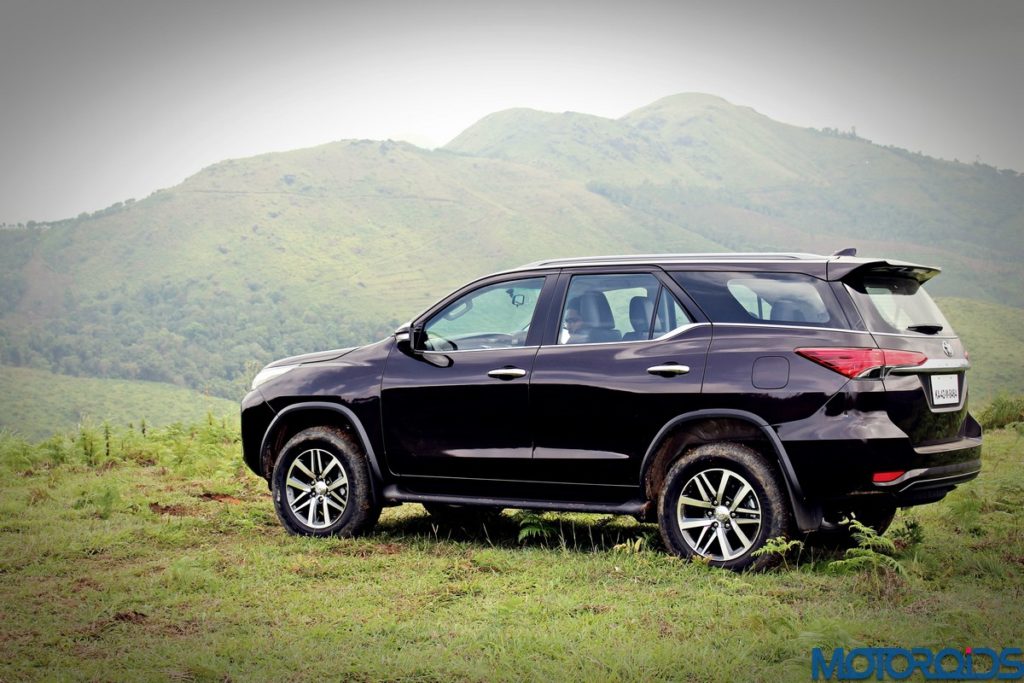 2016-toyota-fortuner-49