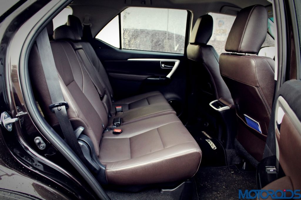 2016-toyota-fortuner-second-row-seats