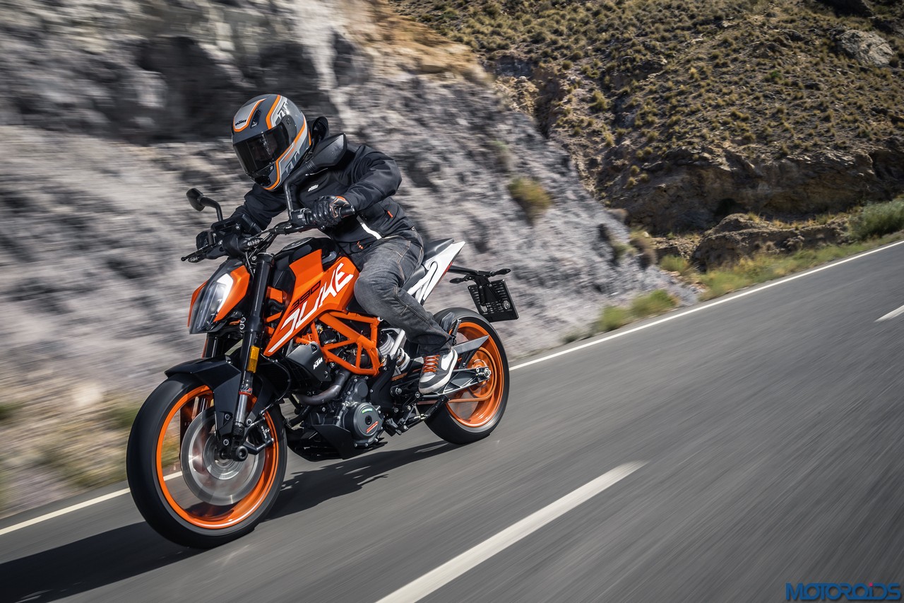Stop whatever you're doing and get a load of the all-new 2017 KTM Duke 390  | Motoroids