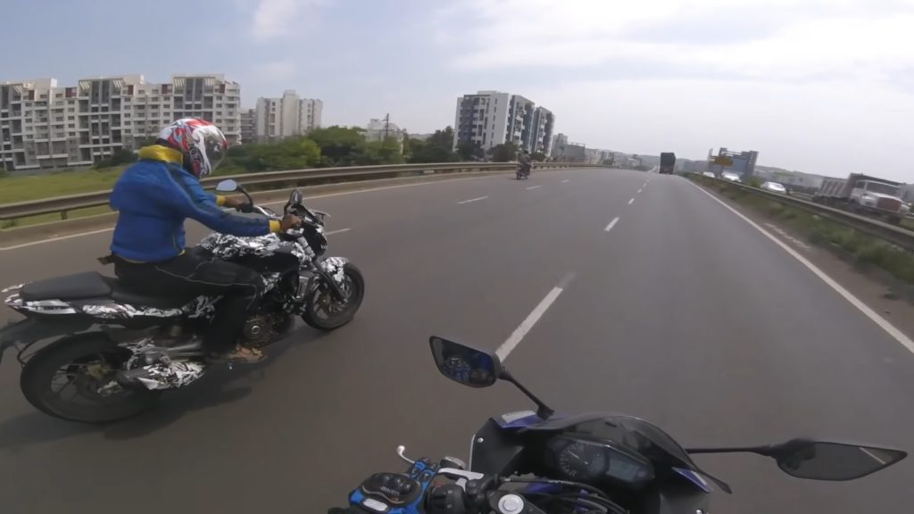 bajaj-kratos-vs400-vs-yamaha-yzf-r3