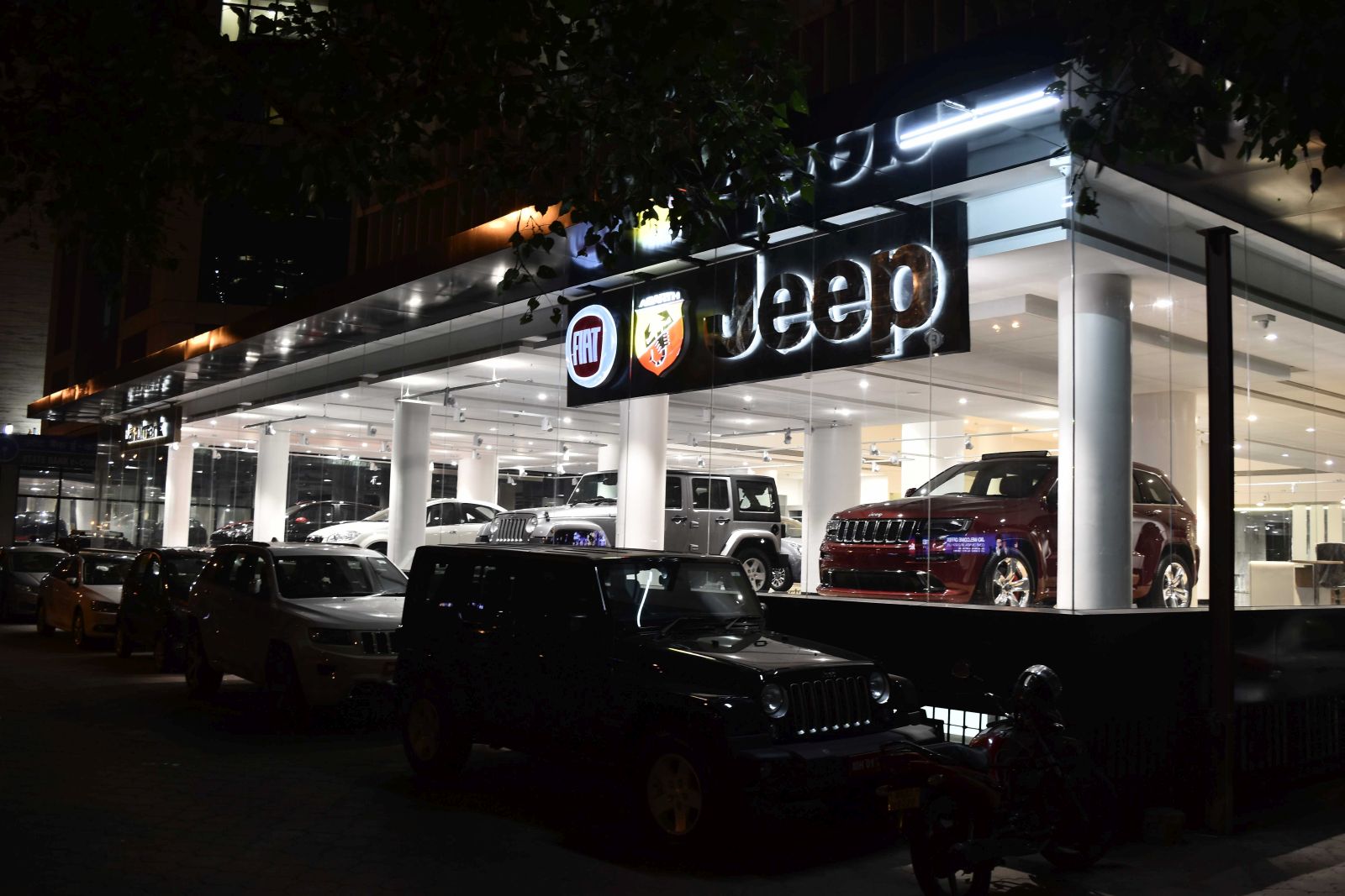 fca-destination-store-in-worli-mumbai-1