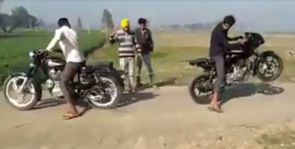 Royal Enfield Bullet vs Bajaj Pulsar