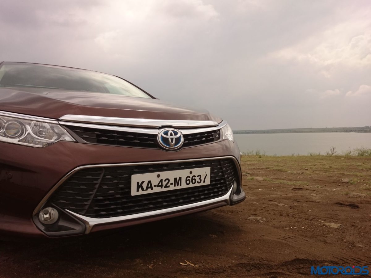 Toyota Camry Hybrid Indore to Mumbai via Mandu