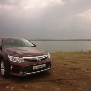 Toyota Camry Hybrid Indore to Mumbai via Mandu