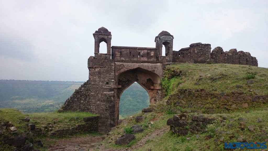 toyota-camry-hybrid-indore-to-mumbai-via-mandu-2