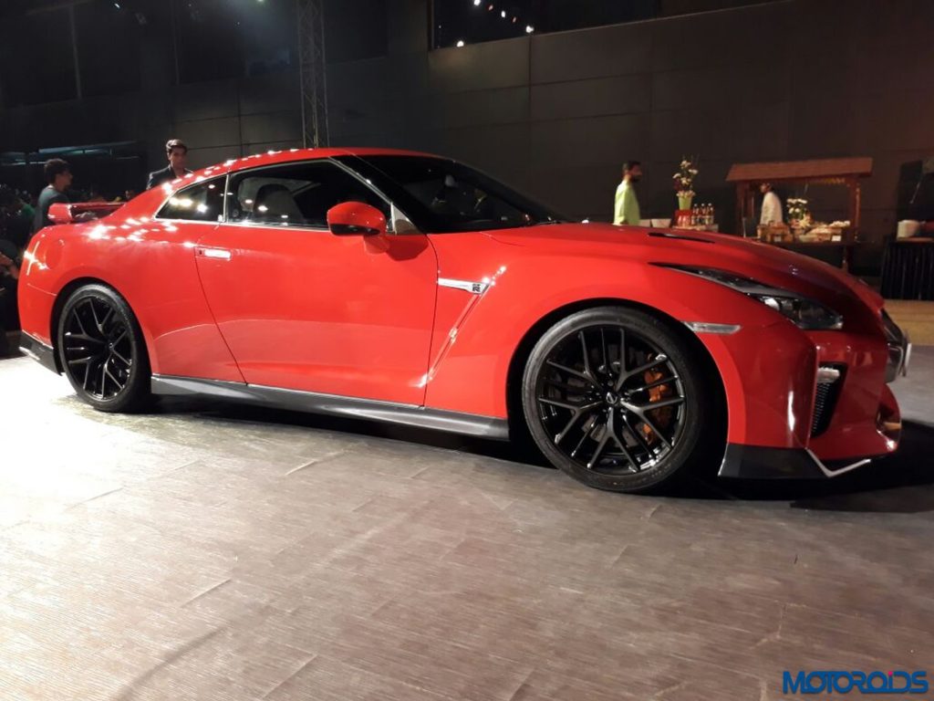 2017-nissan-gt-r-13