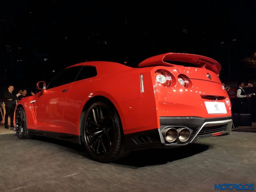 2017-nissan-gt-r-8