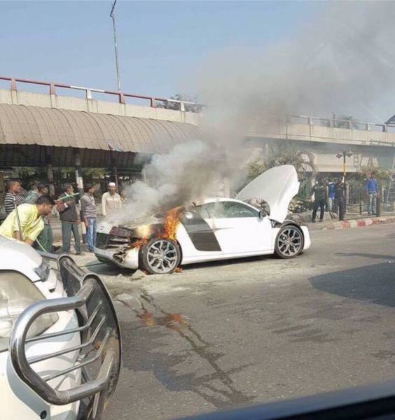 Audi R V Burns To A Crisp In Bangladesh