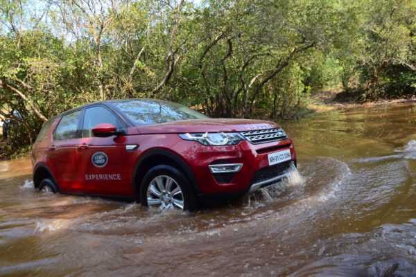 Land-Rover-Off-Road-Experience-Chennai-2-600x400