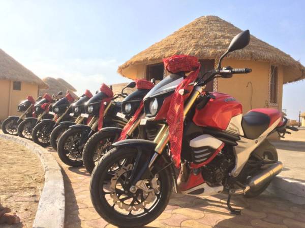 Mahindra MOJO Desert Trail Picture