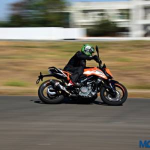 KTM  Duke Review Riding Shots