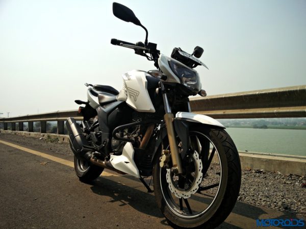 TVS Apache RTR200 4V - Side View - Motoroids