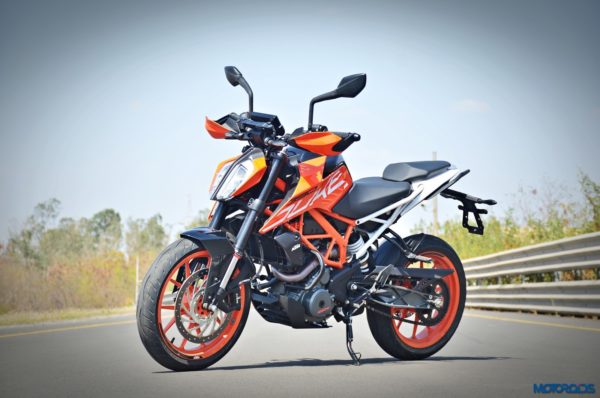 2017 KTM 390 Duke FRONT (4)