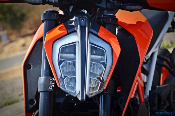 2017 KTM 390 Duke headlamp