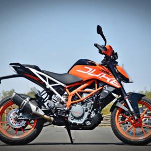 KTM  Duke side