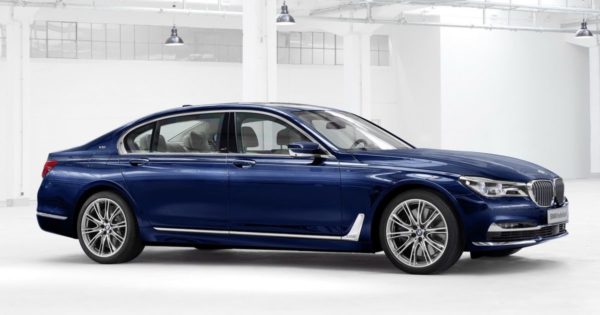 BMW M760Li V12 Excellence side profile