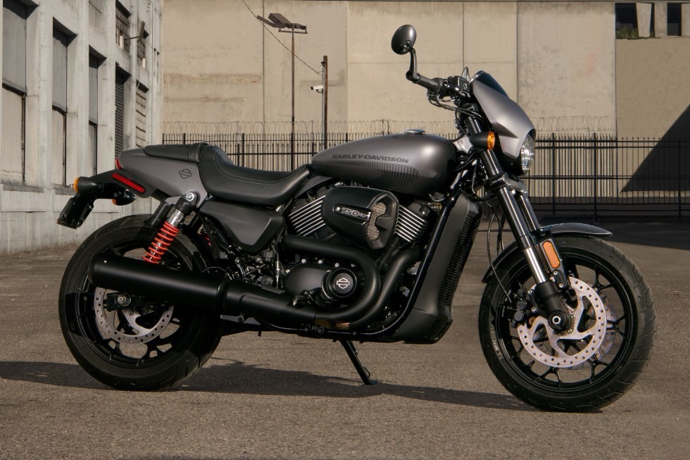 Harley-Davidson-Street-Rod-750-1