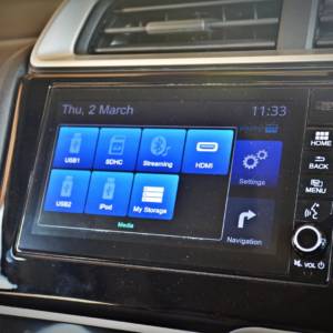 Honda WR V Infotainment system music audio