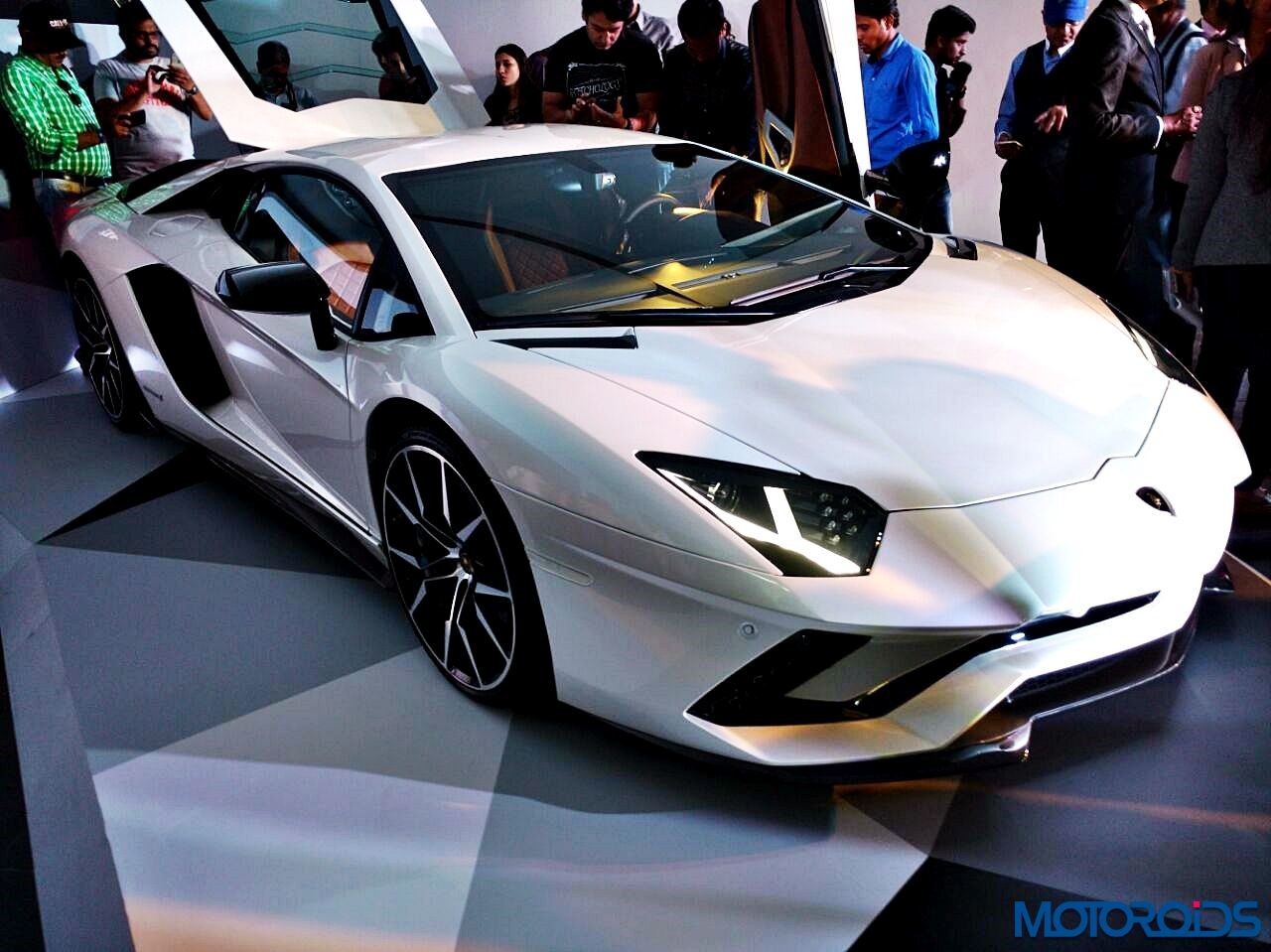 Lamborghini Aventador S India Launch : LIVE Updates ...