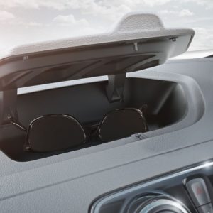 Central upper storage without lid on dashboard v