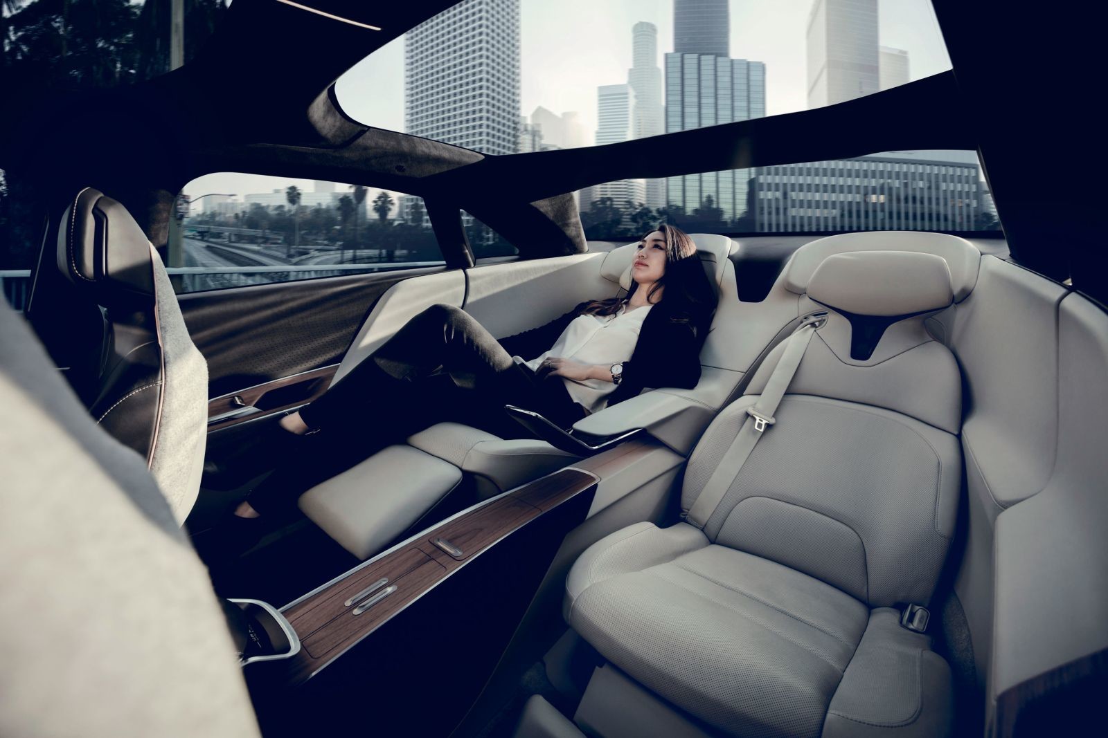 VIDEO Tesla rival Lucid Air hits 350 kph in its first