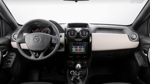 Renault-Duster-Dakar-II-Edition-interior-600x337