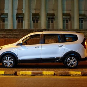 Renault Lodgy Stepway Night Drive Mumbai Asiatic Library