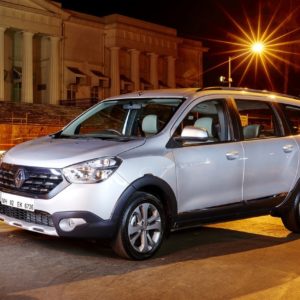 Renault Lodgy Stepway Night Drive Mumbai Asiatic Library