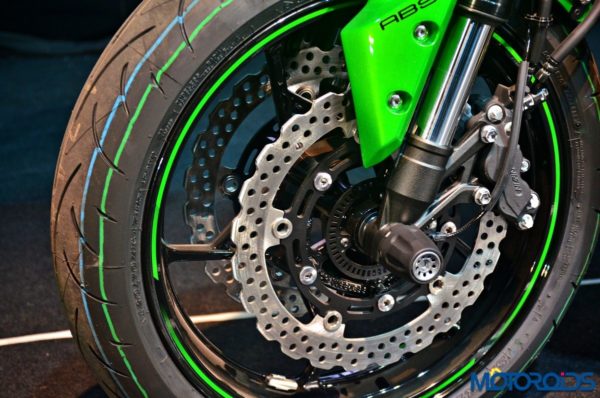 2017 Kawasaki Z900 First Ride Review - Front Brakes