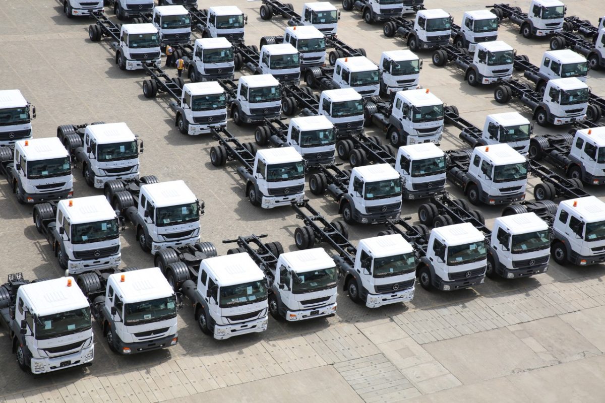 DaimlerIndiaCommercialVehiclesCrosses,TrucksExportMilestone